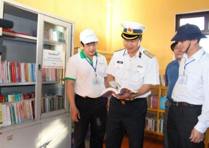 Ngày Pháp luật và Tủ sách pháp luật ở Trường Sa